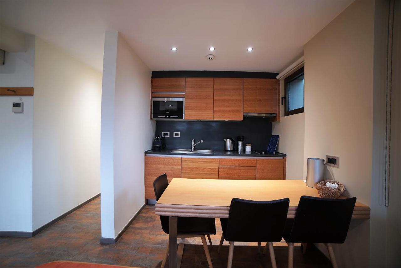Deris Bosphorus Lodge Apartments Istanbul Ngoại thất bức ảnh