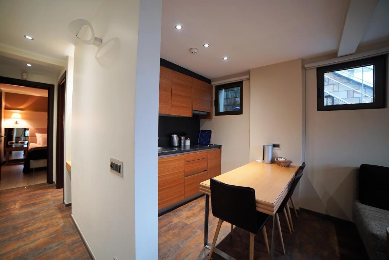 Deris Bosphorus Lodge Apartments Istanbul Ngoại thất bức ảnh