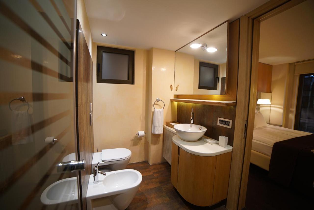 Deris Bosphorus Lodge Apartments Istanbul Ngoại thất bức ảnh